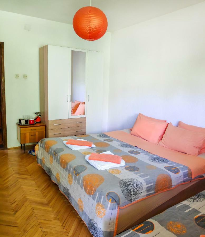 Apartment & *